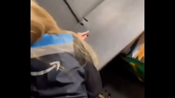 mujer de amazason es follada en el trabajo